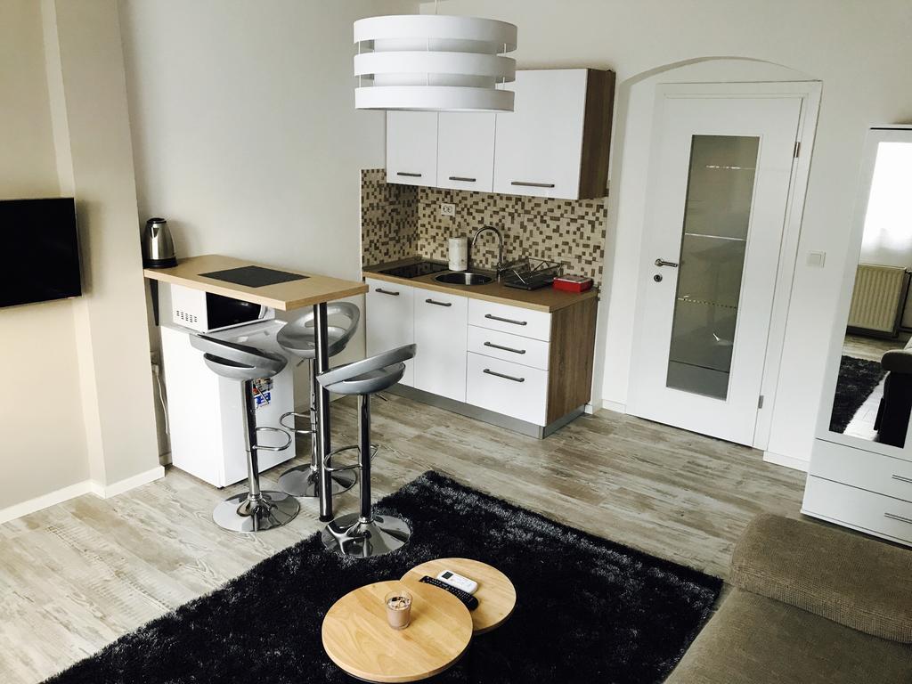 Apartment Impression Осиек Экстерьер фото