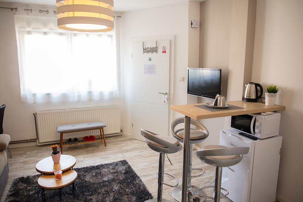 Apartment Impression Осиек Экстерьер фото